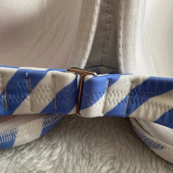 2 Bikini tops - Picture 5 of 8